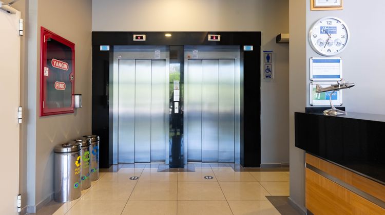 Holiday Inn Express Manisa West Lobby