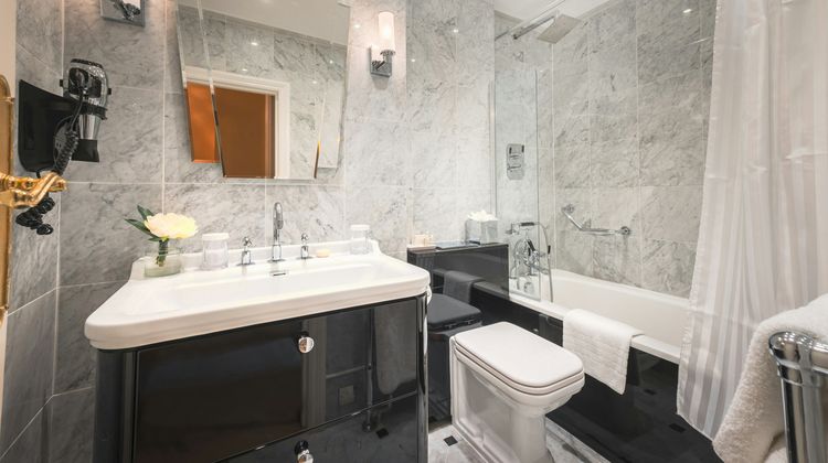 44 Curzon Street Apartments by Mansley Room
