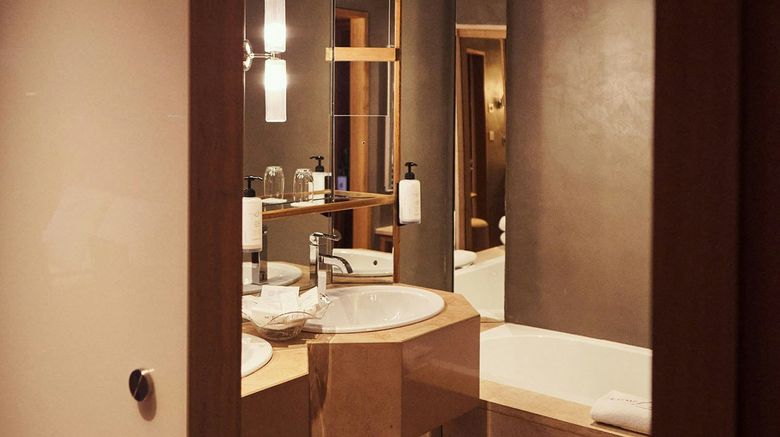 <b>Relais Bernard Loiseau Room</b>. Images powered by <a href="https://www.leonardoworldwide.com/" title="Leonardo Worldwide" target="_blank">Leonardo</a>.