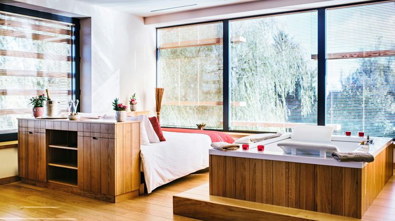 <b>Relais Bernard Loiseau Room</b>. Images powered by <a href="https://www.leonardoworldwide.com/" title="Leonardo Worldwide" target="_blank">Leonardo</a>.