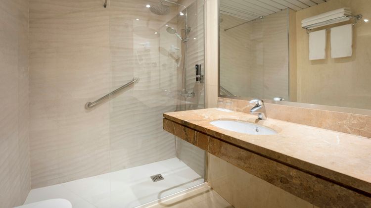 Leonardo Hotel Barcelona Gran Via Room