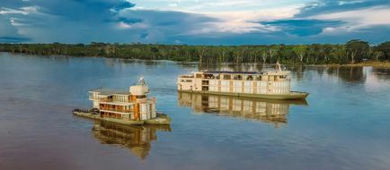 Delfin Amazon Cruises Exterior