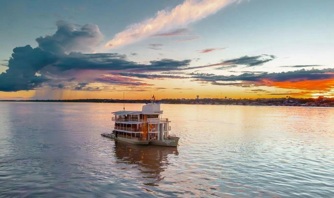 Delfin Amazon Cruises Exterior