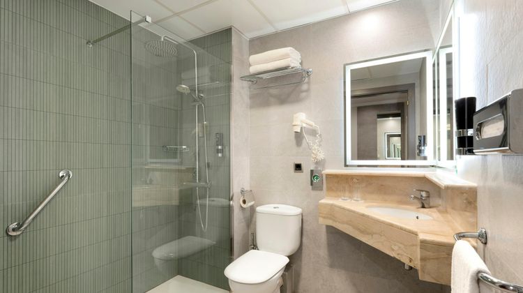 Leonardo Hotel Barcelona Las Ramblas Room