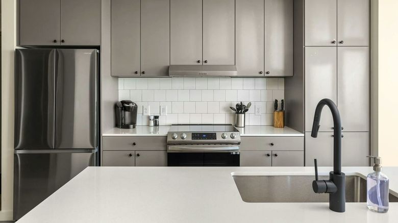 <b>Emmi Midtown Room</b>. Images powered by <a href="https://www.leonardoworldwide.com/" title="Leonardo Worldwide" target="_blank">Leonardo</a>.