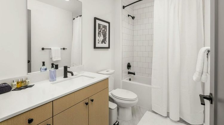 Emmi Midtown Room