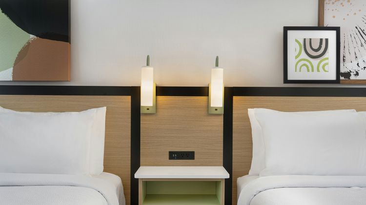 Spark by Hilton Montreal Brossard Room