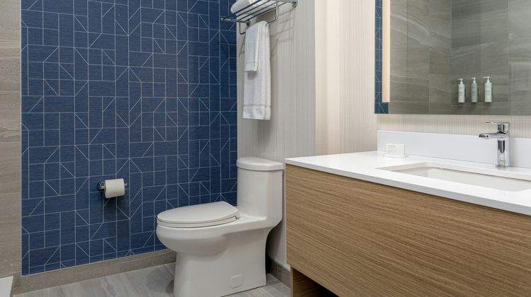 Spark by Hilton Montreal Brossard Room