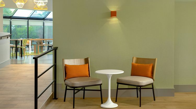 Spark by Hilton Montreal Brossard Lobby