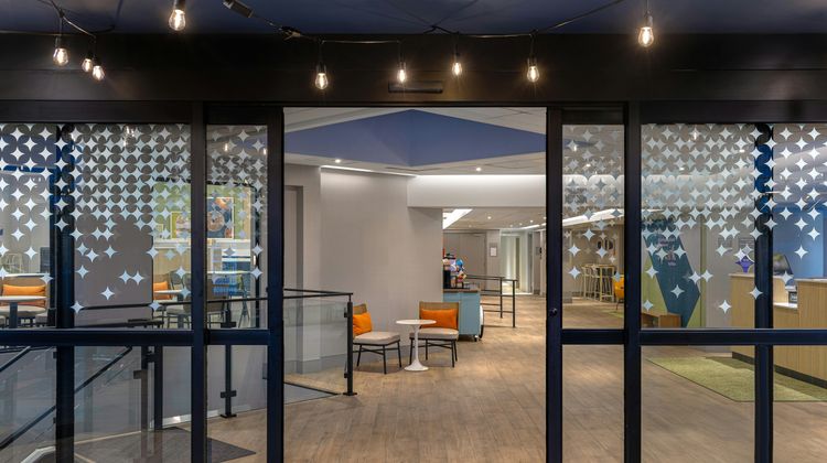 Spark by Hilton Montreal Brossard Lobby