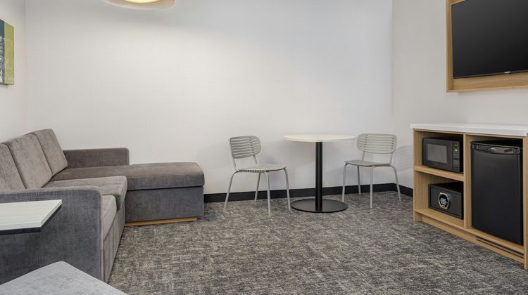 Spark by Hilton Montreal Brossard Room