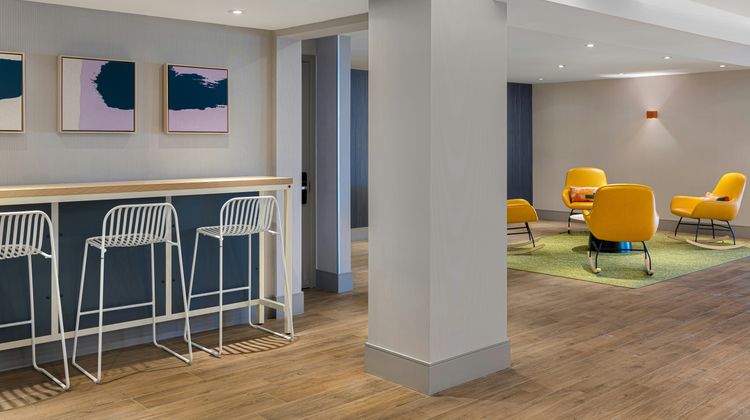 Spark by Hilton Montreal Brossard Lobby