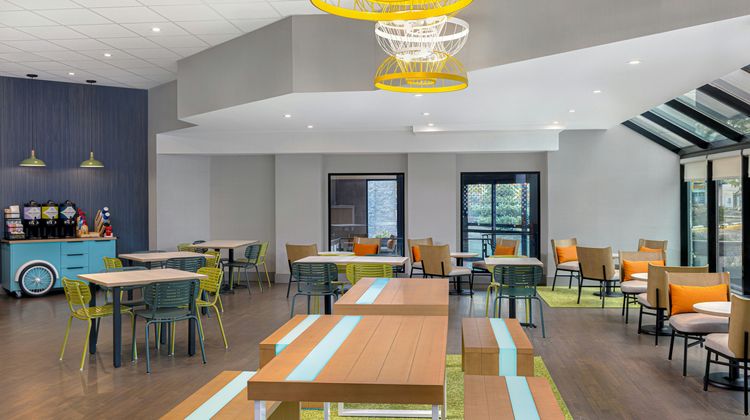 Spark by Hilton Montreal Brossard Restaurant