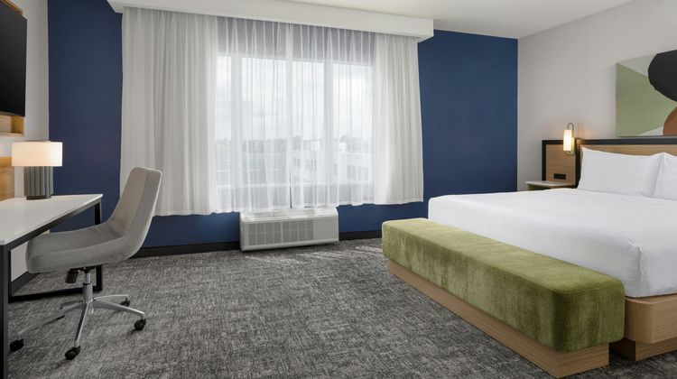 Spark by Hilton Montreal Brossard Room