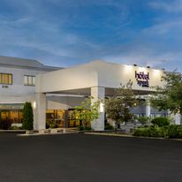 Spark by Hilton Montreal Brossard