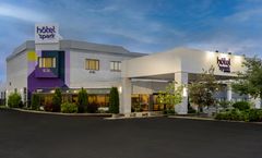 Spark by Hilton Montreal Brossard