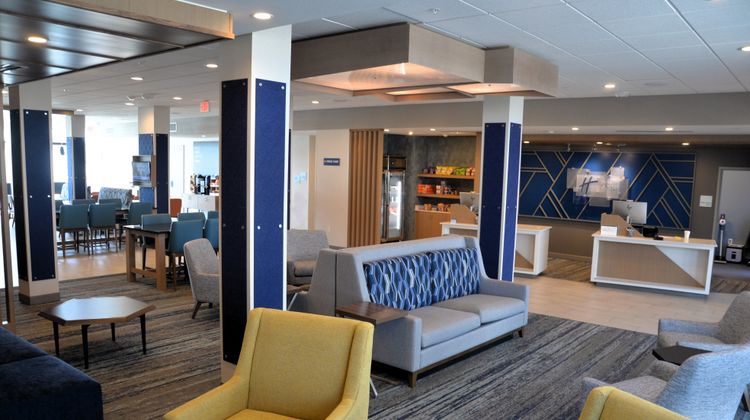 Holiday Inn Express Cabot Exterior