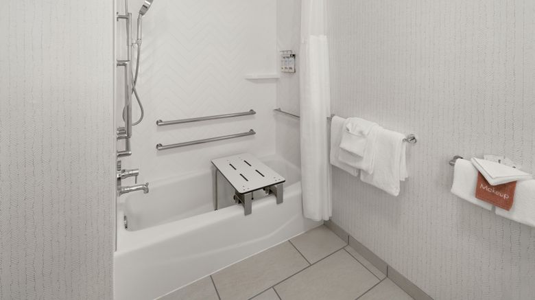 <b>Holiday Inn Room</b>. Images powered by <a href="https://www.leonardoworldwide.com/" title="Leonardo Worldwide" target="_blank">Leonardo</a>.