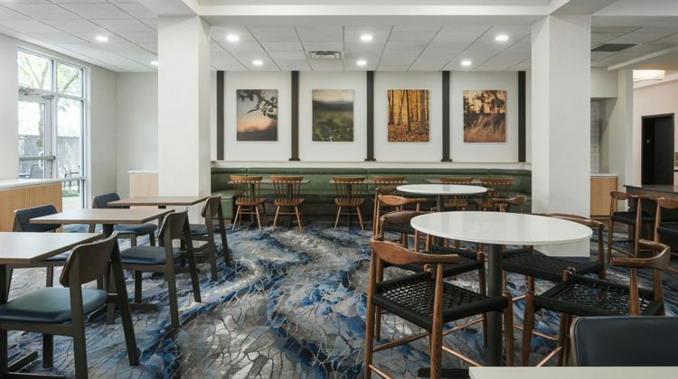 Fairfield Inn & Suites Cleveland Restaurant