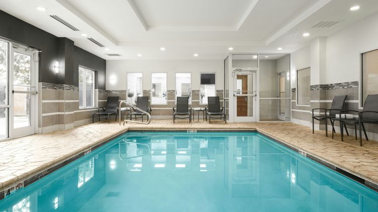 Fairfield Inn & Suites Cleveland Pool