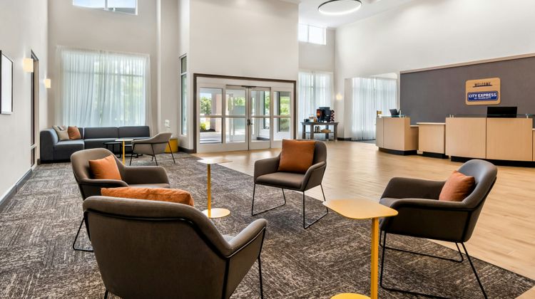 City Express by Marriott Pooler Savannah Lobby