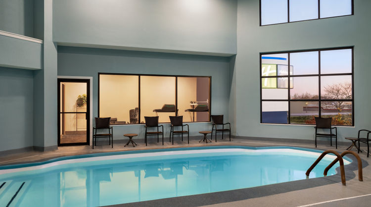 Holiday Inn Express Washington Pool