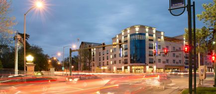 Bluemont Hotel Exterior