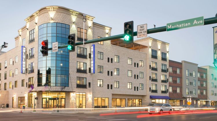 Bluemont Hotel Exterior