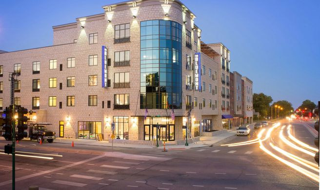 Bluemont Hotel Exterior