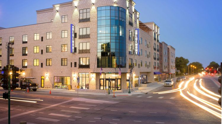 Bluemont Hotel Exterior