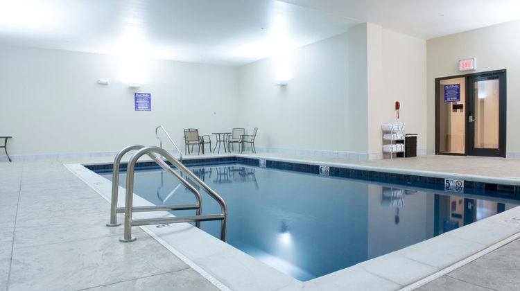 Bluemont Hotel Pool