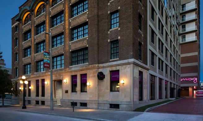 Moxy Ottawa Downtown Exterior