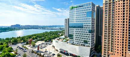 Holiday Inn Express Linyi Riverside Exterior