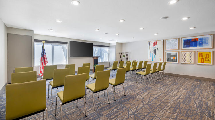 Holiday Inn Express Hotel & Suites Meeting