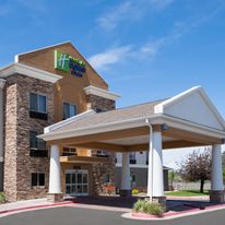 Holiday Inn Express Hotel & Suites