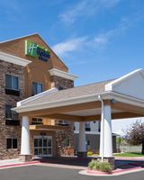 Holiday Inn Express Hotel & Suites