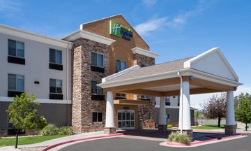 Holiday Inn Express Hotel & Suites