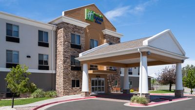 Holiday Inn Express Hotel & Suites