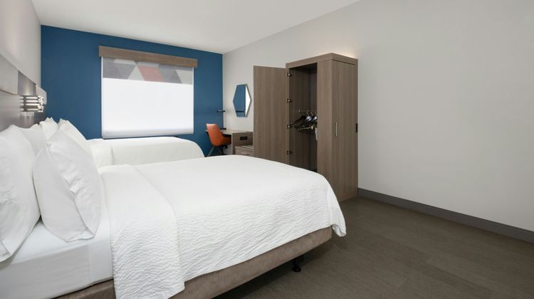 Holiday Inn Express & Stes Acworth Room