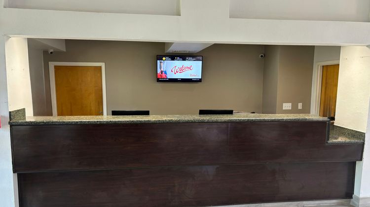 HomeTowne Studios Birmingham Lobby