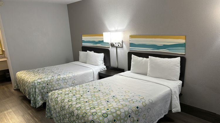 HomeTowne Studios Birmingham-Highway 280 Room