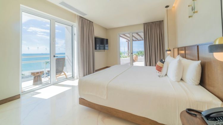 La Paz Puerta Cortes Room