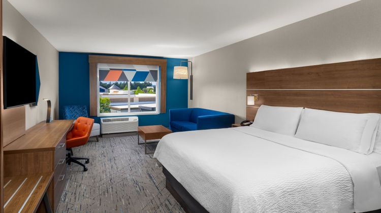 Holiday Inn Express & Suites Keizer Suite