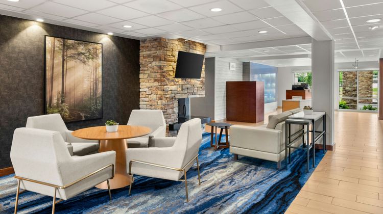 Fairfield Inn & Suites Madison West Lobby