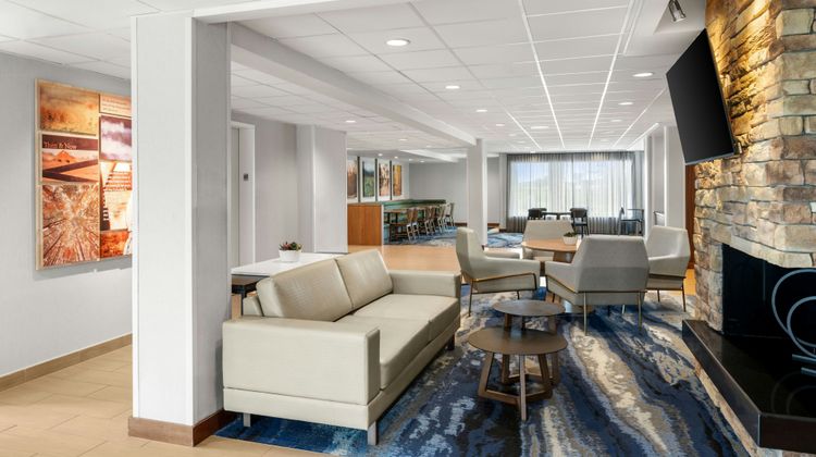 Fairfield Inn & Suites Madison West Lobby