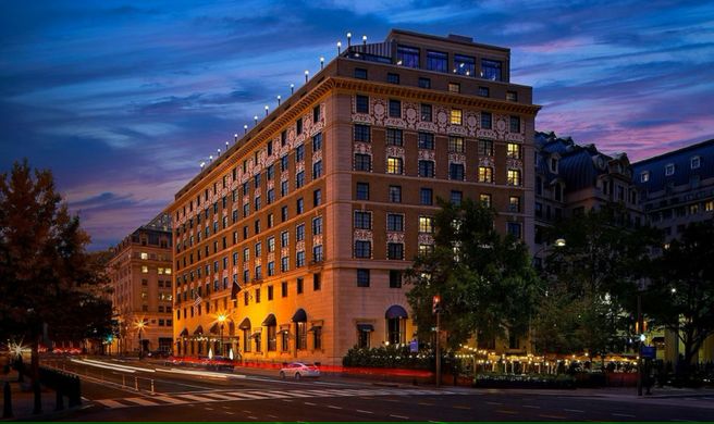 Hotel Washington Exterior