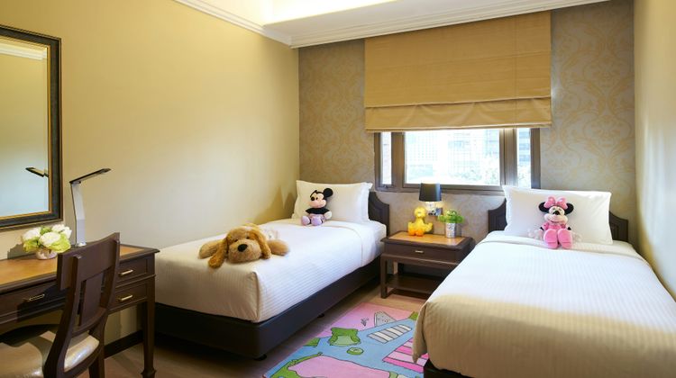 Orchard Parksuites Room