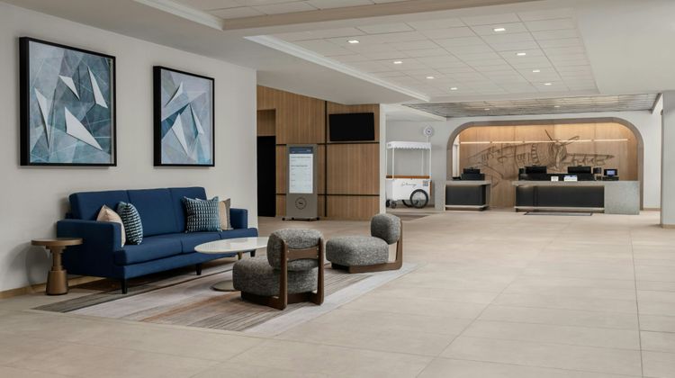 Sheraton Hartford Hotel at Bradley Arpt Lobby