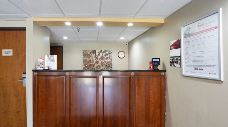 Red Roof Inn Binghamton North Lobby
