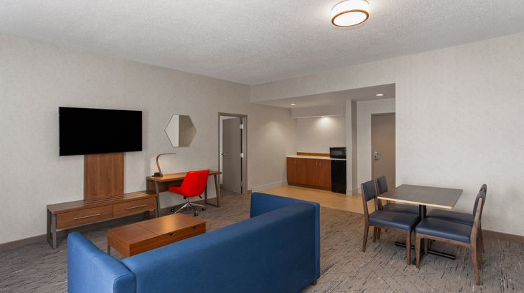 Holiday Inn Express Olean Suite